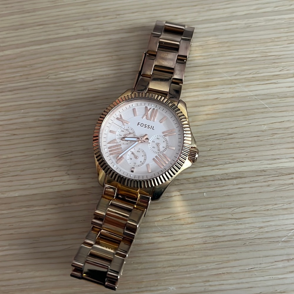Fossil rose gold watch